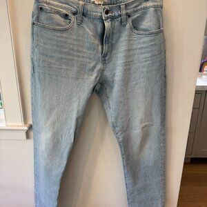 Madewell Men's athletic slim jeans in a light wash (36X32)